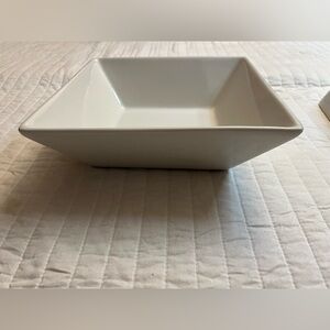 10 STRAWBERRY STREET LARGE SERVING BOWL
